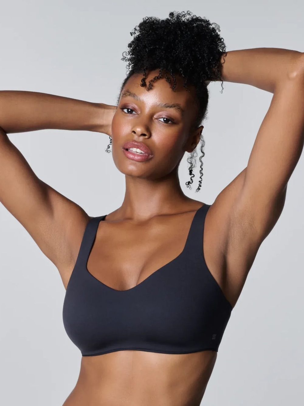HUUG Daily Embrace Adjustable Wireless Bra Black NWT Style H230001 Size Medium
